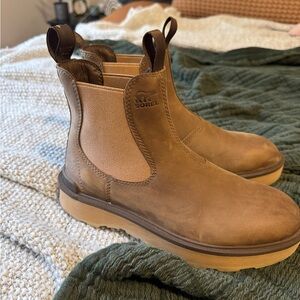 Brand new Sorel Women’s Brown Chelsea Boots!